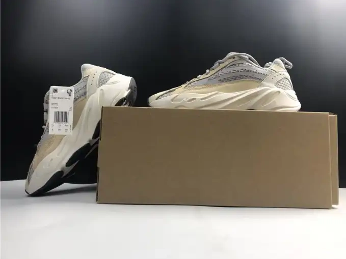 GY7924 V2 Boost Cream Adidas Cream 700 Yeezy 0501